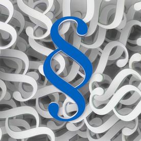 Blaues Paragraphenzeichen auf mehreren weißen Paragraphenzeichen